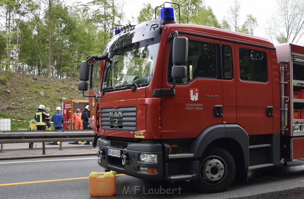 VU Gefahrgut LKW umgestuerzt A 4 Rich Koeln Hoehe AS Gummersbach P059.JPG - Miklos Laubert